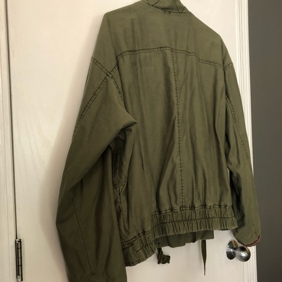 Free People SZ L army green heavy warm coat. Preowned in great condition. - Picture 6 of 7